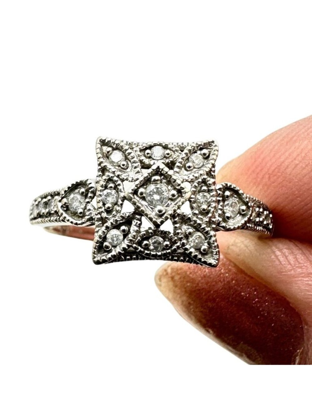 Vintage 14K White Gold Diamond Cluster Ring 2.6 Grams Size 8.5
